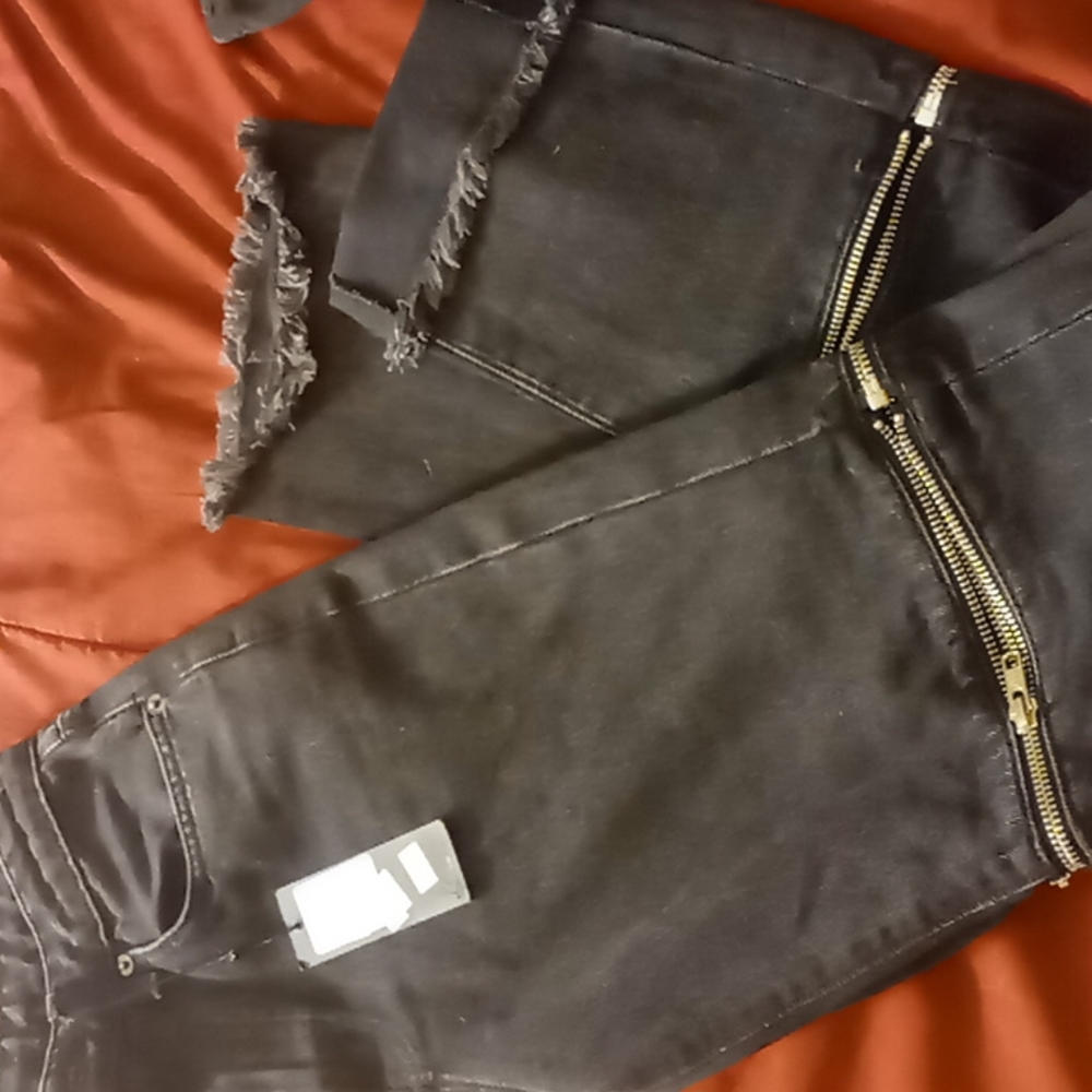 Black removable zipper jeans